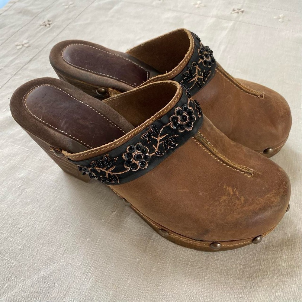 Sbicca Whimsigoth Fairycore Gothic Ethereal Brown Leather Clogs Floral Beaded